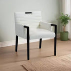 Sedia da pranzo con braccioli Aimee in pelle vegana